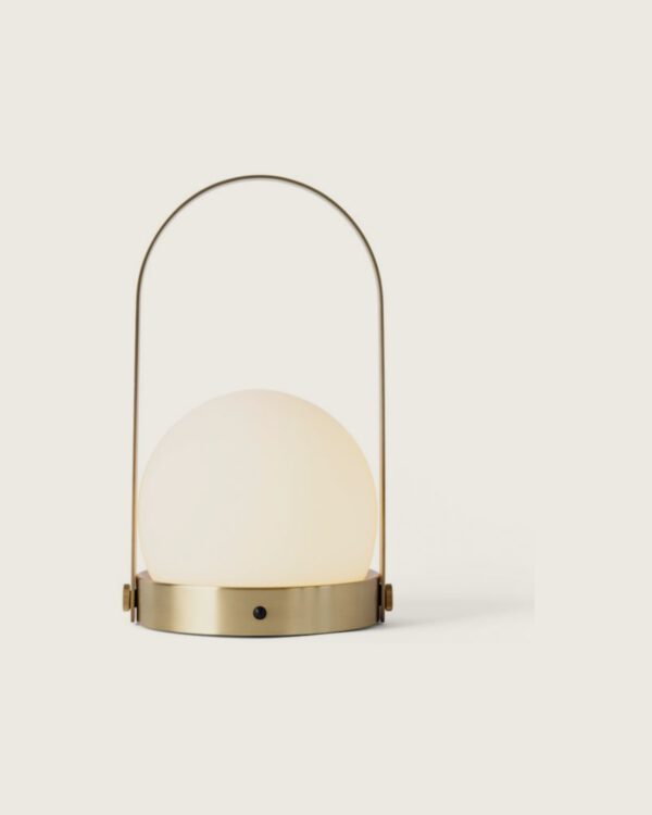 MENU Design Carrie Mobile LED Lampe messing